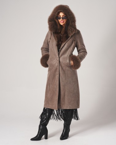 Wyrafinowany kożuch damska z przepięknym futrem lisa, perfekcyjny wybór dla osób ceniących wysoką jakość.
