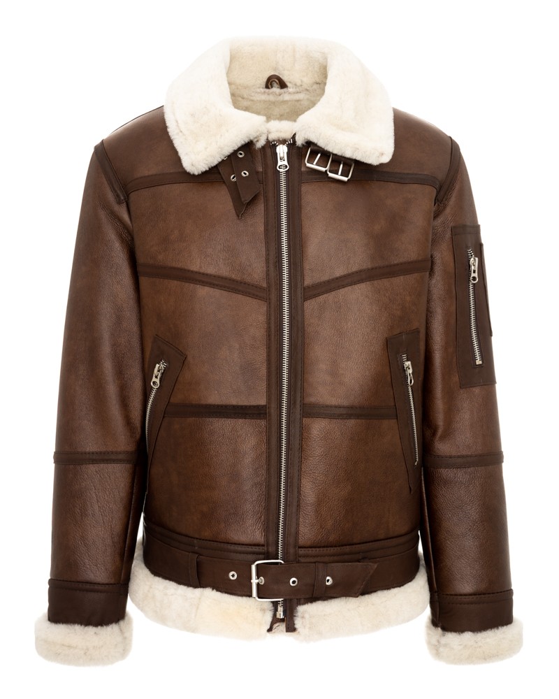 Kożuch męski w brązowym kolorze z futrzanym kołnierzem i paskiem w dolnej części, z kieszeniami na suwak