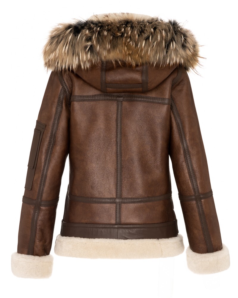 Kożuch damski w kolorze brązowym z futrzanym kapturem i białym wykończeniem rękawów