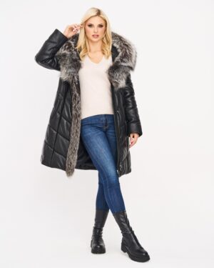 Płaszcz skórzany damski z dużym futrzanym kołnierzem, pikowany krój, zamek błyskawiczny i kieszenie