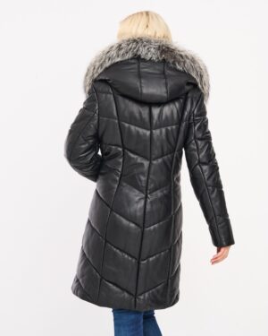 Płaszcz skórzany damski z kapturem i futrzanym kołnierzem, pikowana z długimi rękawami