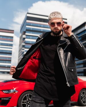 kurtka skórzana męska czarna z czerwonym wnętrzem, z zamkiem i kieszeniami na zewnątrz