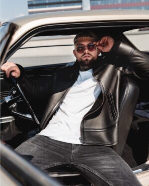 Kożuch męski, z klasycznym krojem i zamkiem, idealna na chłodne dni