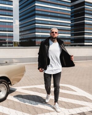 Męski kożuch skórzany z miękkim kołnierzem, w kolorze czarnym, idealny na zimowe dni