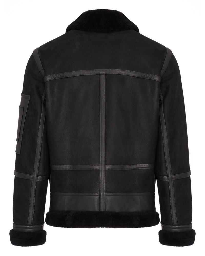 Czarny kożuch męski z futrzanym kołnierzem i skórzanymi detalami na rękawach