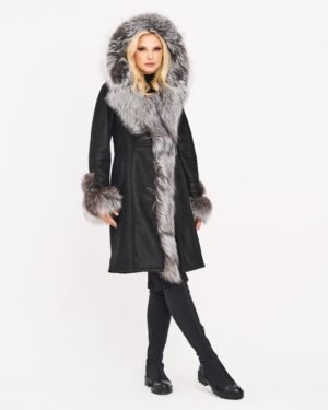Kożuch damski w kolorze czarnym z futrzanym kapturem i rękawami, elegancki krój z detalami w szarym futrze