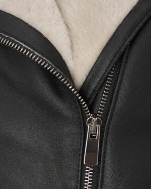 Kożuch damski czarmy z zamkiem błyskawicznym i miękkim kołnierzem z futra