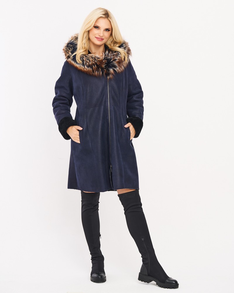 Kożuch damski w ciemnoniebieskim kolorze z futrzanym kapturem i długimi rękawami