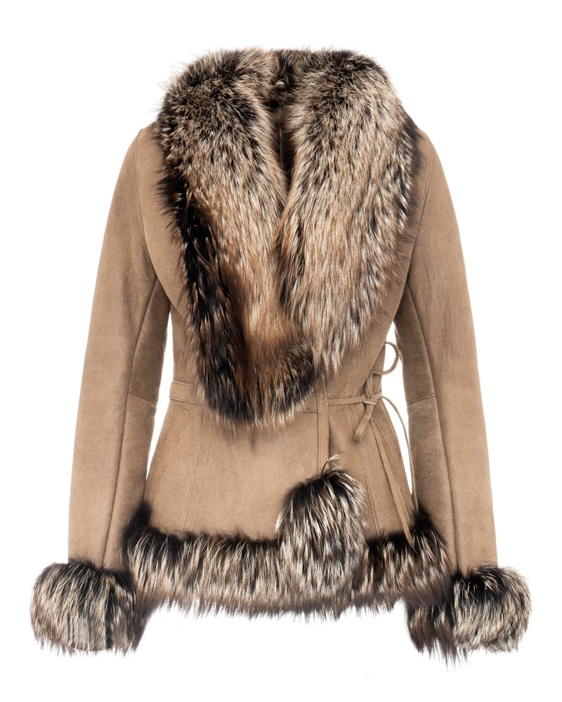 Kożuch damski w kolorze beżowym z futrzanym kołnierzem i mankietami, taliowany krój z paskiem w talii