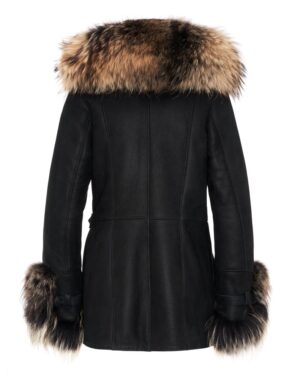 Czarny kożuch damski z futrzanym kołnierzem i rękawami, elegancki krój z paskiem w talii
