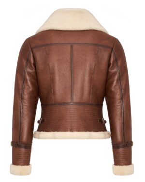 Kożuch damski w brązowym kolorze z futrzanym kołnierzem i regulowanym paskiem w talii