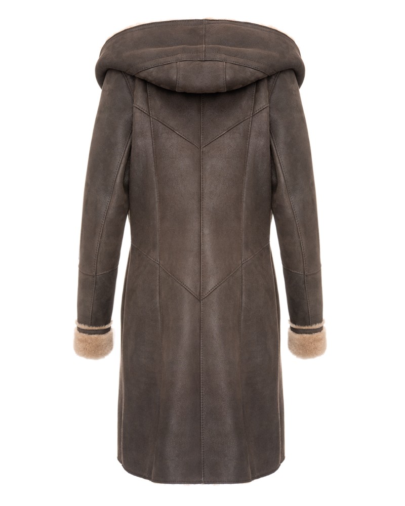 Kożuch damski w odcieniu brązowym z kapturem i futrzanym wykończeniem rękawów i kołnierza