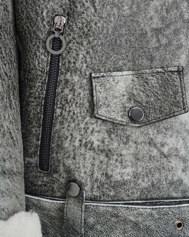 Kożuch damski w odcieniach szarości z zamkiem błyskawicznym i kieszenią na piersi