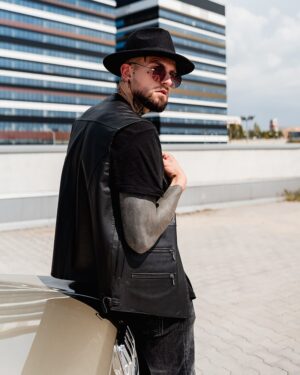 Kamizelka skórzana męska, czarna, z suwakiem i kieszeniami, idealna na casualowe wyjścia