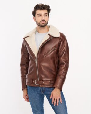 Kożuch męski w kolorze brązowym z futrzanym kołnierzem i paskiem w talii