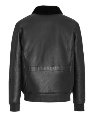 Czarny kożuch męski z klasycznym kołnierzem i elastycznymi mankietami