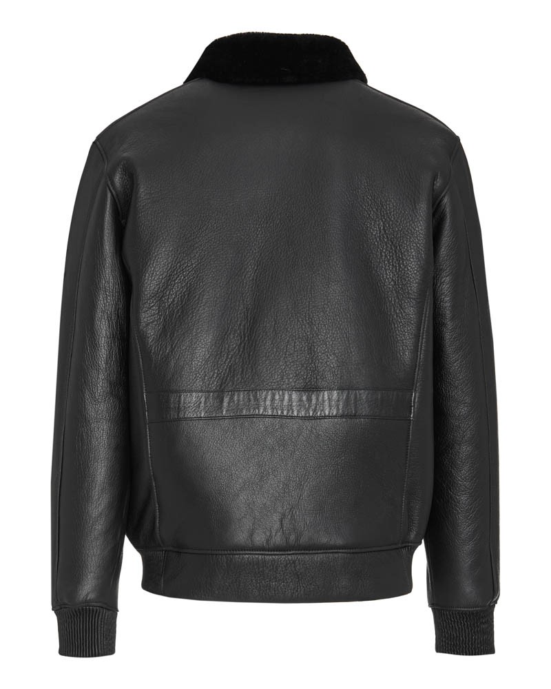 Czarny kożuch męski z klasycznym kołnierzem i elastycznymi mankietami