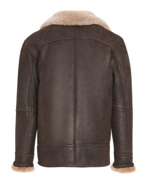 Kożuch męski w ciemnym kolorze z miękkim futrzanym kołnierzem i mankietami, idealny na zimowe dni