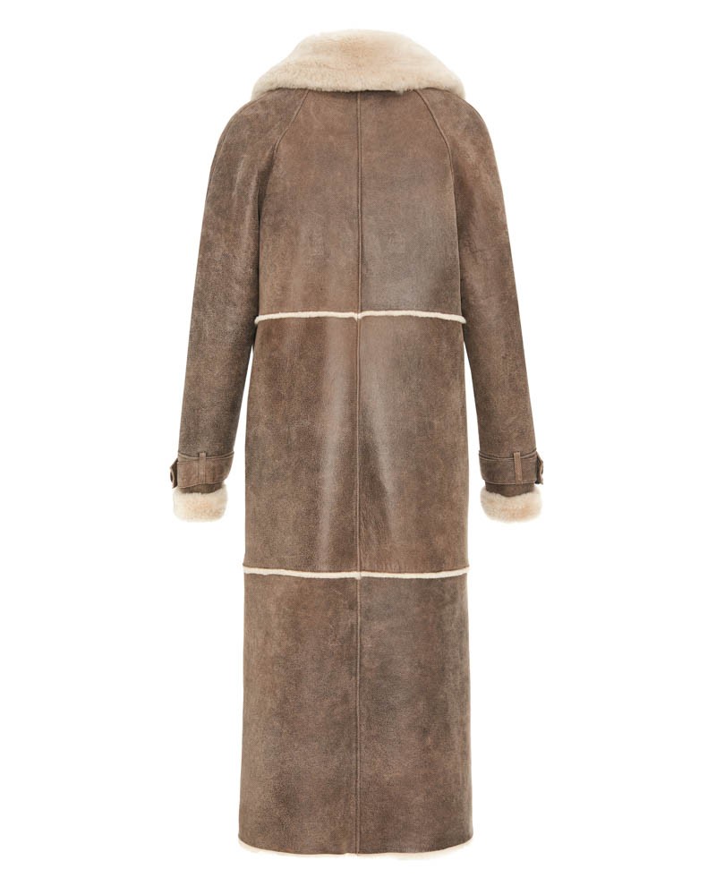 Kożuch damski w kolorze brązowym, z futrzanym kołnierzem i rękawami, długi fason z paskiem w talii