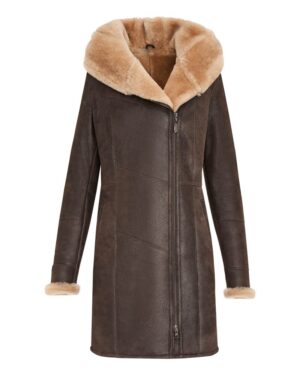 Kożuch damski w kolorze ciemnego brązu z szerokim futrzanym kołnierzem i kieszeniami na bokach