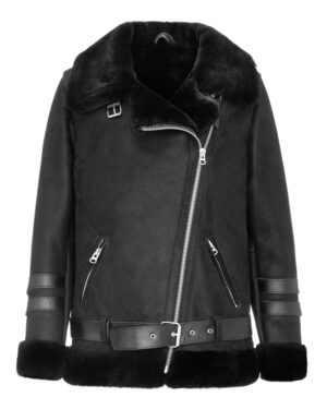 Czarny kożuch damski z futrzanym kołnierzem, asymetrycznym zapięciem i paskiem w talii