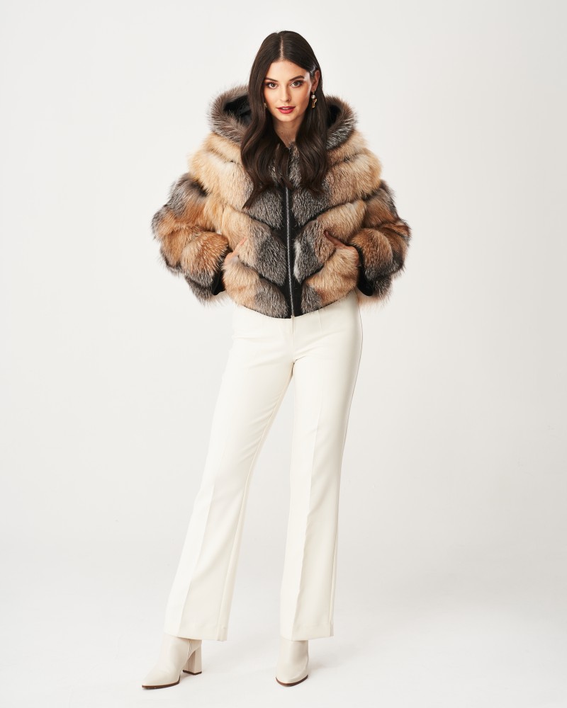 Futro naturalne w odcieniach brązu z kapturem, stylowy krój z szerokimi rękawami i zapięciem na zamek