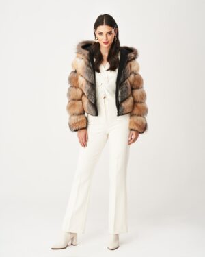 Futro naturalne w odcieniach brązu z kapturem, z szerokimi rękawami i zamkiem błyskawicznym z przodu