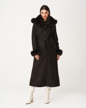 Kożuch damski w kolorze ciemnego brązu z futrzanym kołnierzem i paskiem w talii