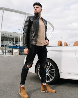 Kurtka skórzana męska w czarnym kolorze z pikowanymi ramionami, idealna na zimowe dni