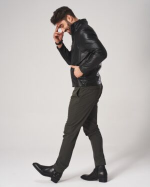 Kurtka skórzana męska, czarna, z wysokim kołnierzem i kieszeniami po bokach, idealna na zimowe dni