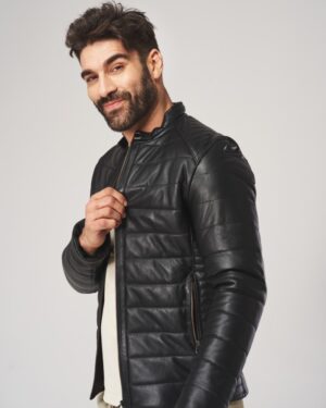 Czarna kurtka skórzana męska z zamkiem, pikowana, z kieszeniami bocznymi i stójką na szyi