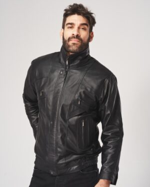 Kurtka skórzana męska w kolorze czarnym, z wysokim kołnierzem i ozdobnymi zamkami na kieszeniach