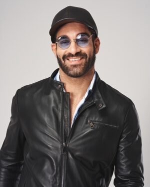 kurtka skórzana męska w kolorze czarnym z zamkiem, kieszeniami i eleganckim kołnierzem