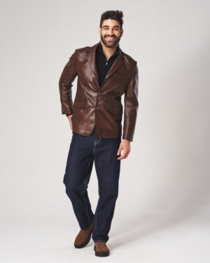 Marynarka skórzana w brązowym kolorze z guzikami i kieszeniami, idealna na zimowe dni