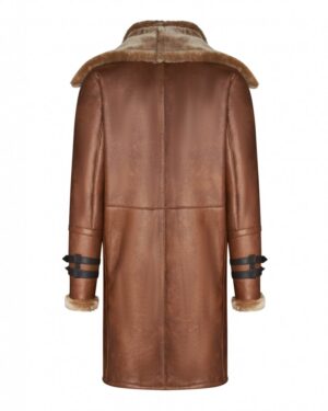 Kożuch męski w kolorze brązowym z futrzanym kołnierzem i detalami na rękawach