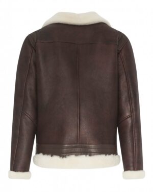 Stylowy kożuch męski w brązowym kolorze z białym futrzanym kołnierzem i mankietami