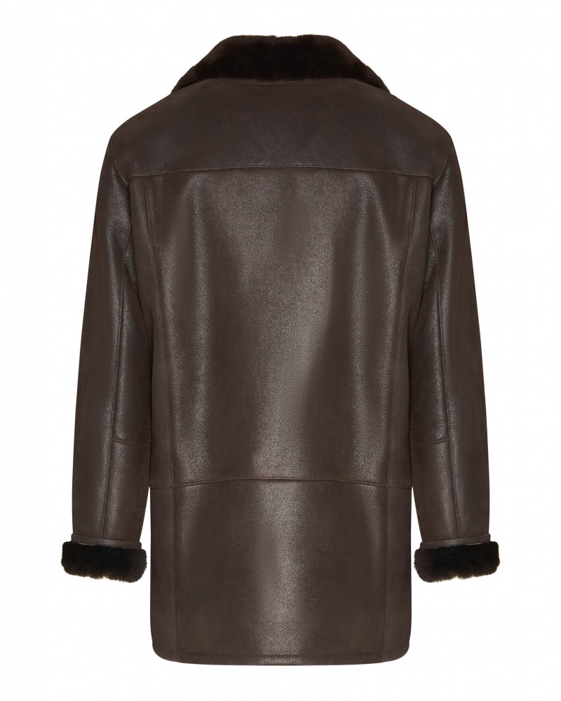 brązowy kożuch męski z miękkim futrzanym kołnierzem i mankietami, klasyczny krój, idealny na zimowe dni