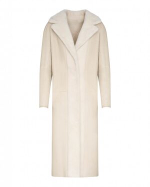 Kożuch damski w jasnym kolorze z szerokim kołnierzem i długim krojem, idealny na zimowe dni