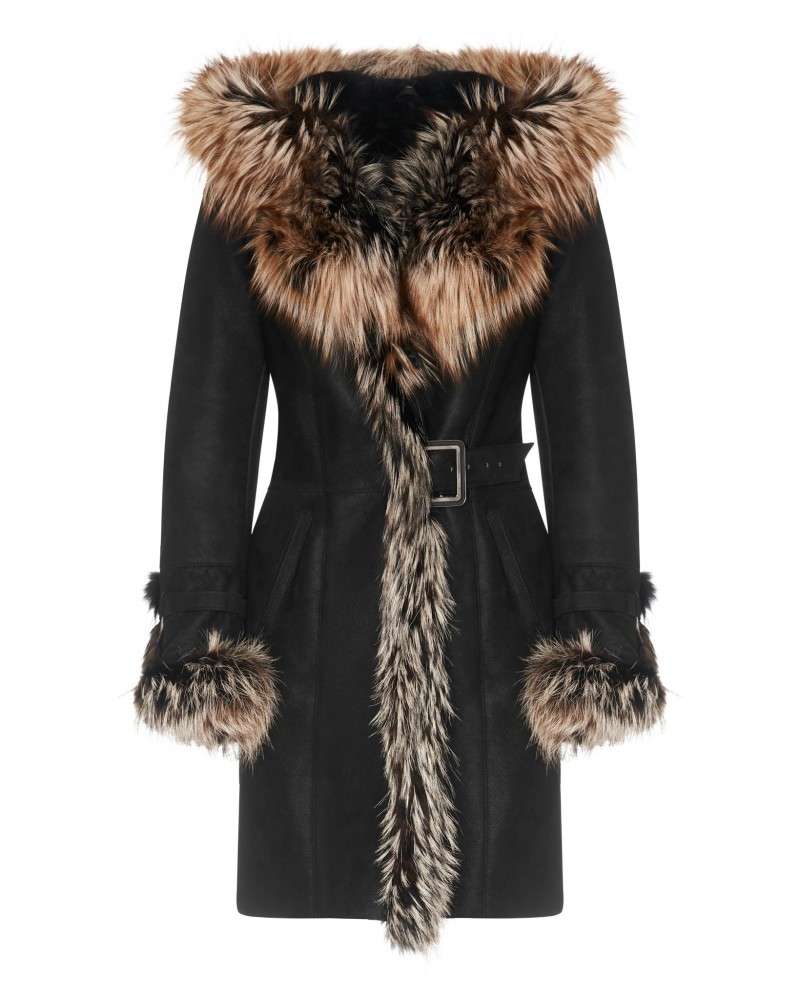 Kożuch damski w kolorze czarnym z futrzanym kapturem i ozdobnymi rękawami, z paskiem w talii