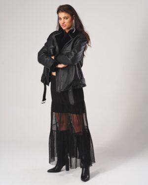 damski kożuch z szerokim kołnierzem i paskiem, idealna na zimowe dni