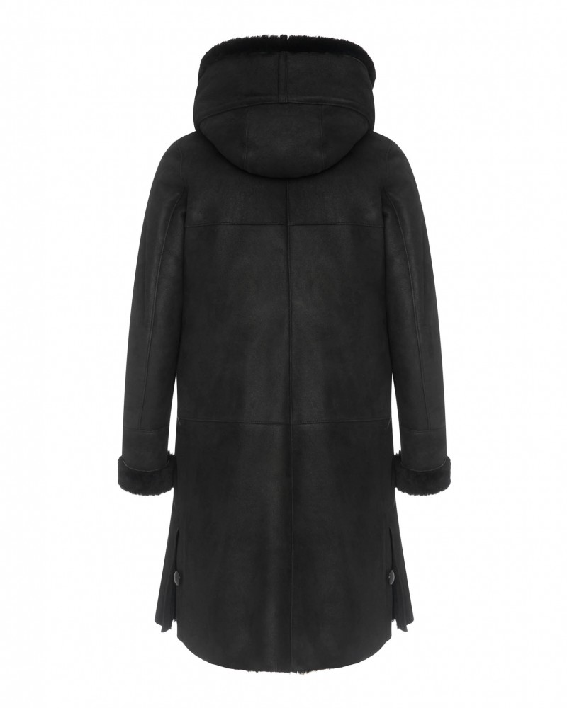 Czarny kożuch damski z kapturem, z miękkim wykończeniem przy mankietach i dolnej części, elegancki i ciepły