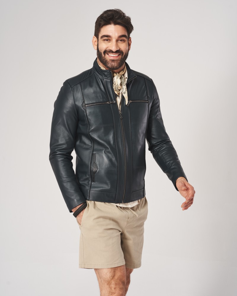 kurtka skórzana męska w ciemnym odcieniu z zamkiem, kieszeniami i prostym krojem