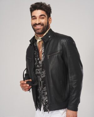 kurtka skórzana męska w kolorze czarnym z kieszeniami i zamkiem, idealna na chłodne dni