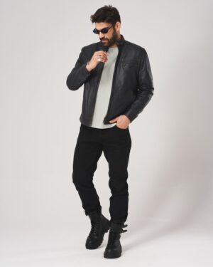 Kurtka skórzana męska w czarnym kolorze z kołnierzem i zamkiem, idealna na zimowe dni