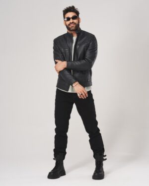 kurtka skórzana męska w kolorze czarnym z zamkami i stójką, idealna na zimowe dni