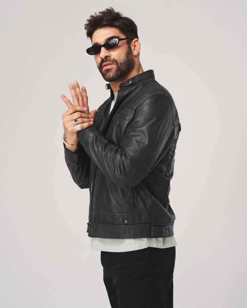 Męska kurtka skórzana w kolorze czarnym, z klasycznym kołnierzem i zapięciem na zamek