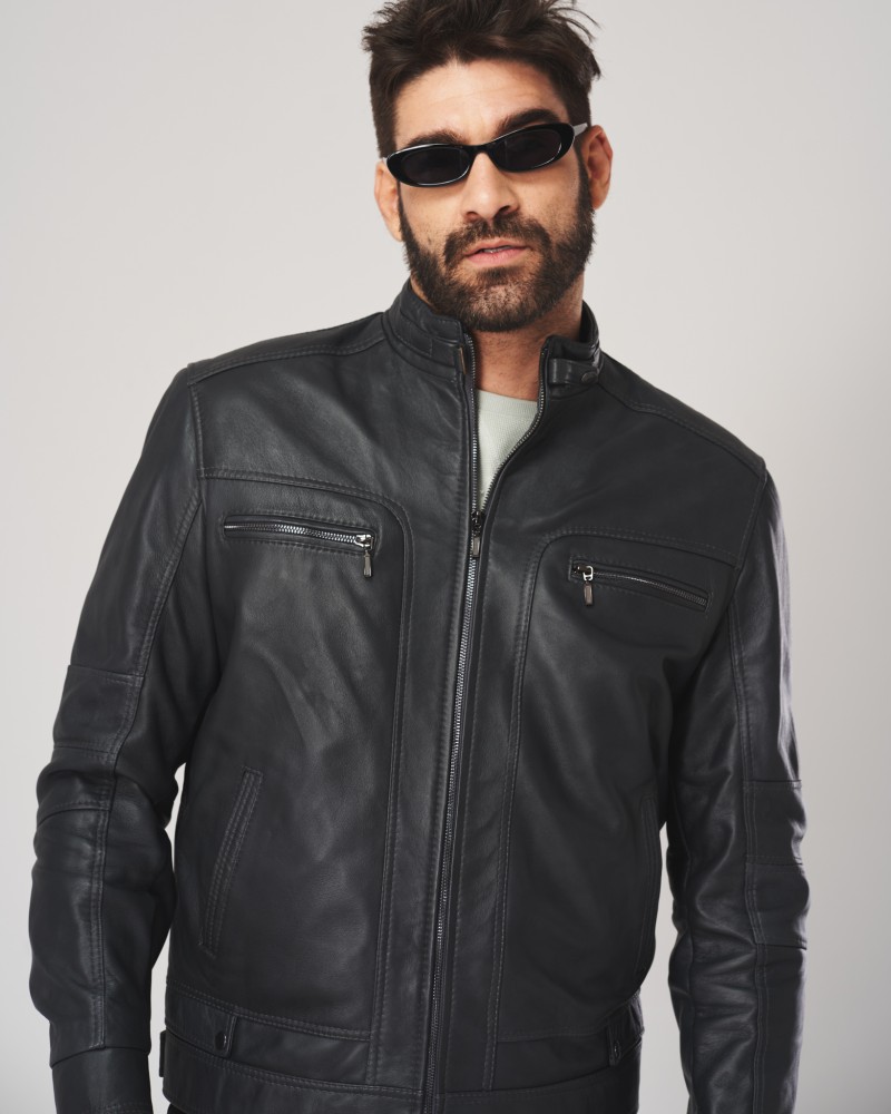 Kurtka skórzana męska w kolorze czarnym z zamkiem, kieszeniami na piersi i stójką