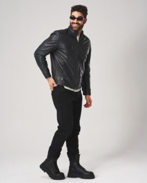 Kurtka skórzana męska w kolorze czarnym z zamkami i kołnierzem, idealna na zimowe dni