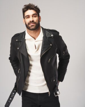 Ramoneska męska w kolorze czarnym z suwakami i klasycznym kołnierzem, idealna na zimowe dni