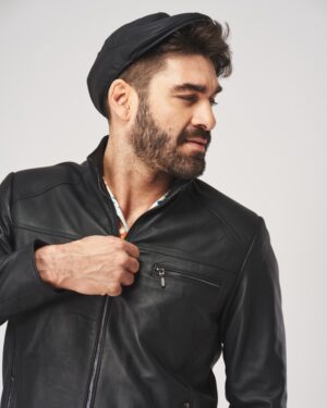 Kurtka skórzana męska w kolorze czarnym z zamkiem, kieszenią na piersi i klasycznym krojem